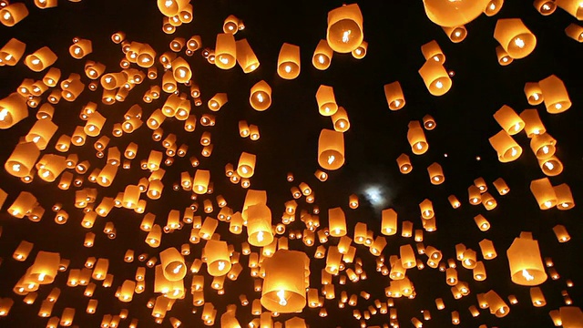 泰国清迈宜鹏节的天灯视频下载