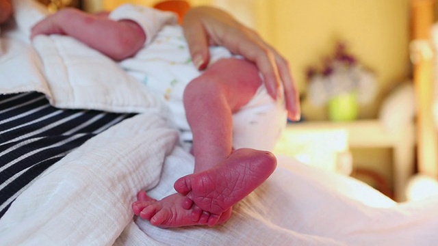 CU新生婴儿的脚/拉米，新墨西哥，美国视频素材