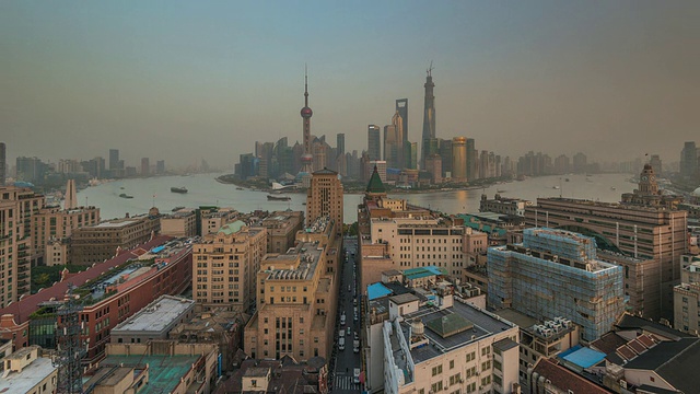 宽阔的城市景观，上海与杭浦江的时光流逝视频下载