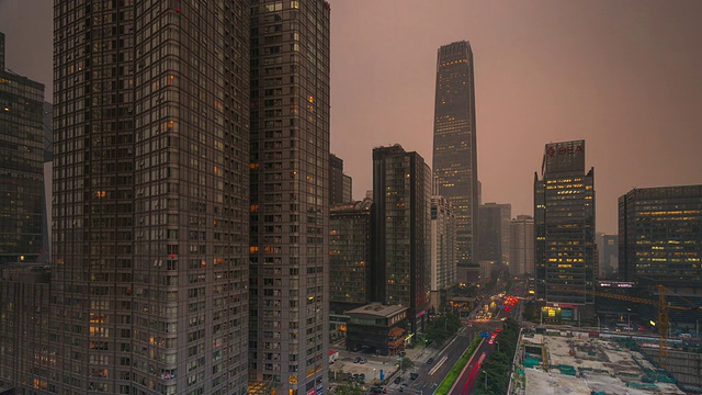 中国北京夜间交通的时间间隔视频素材