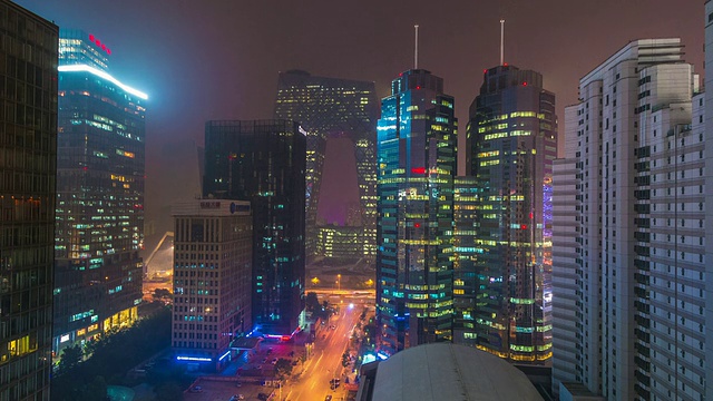 中国北京与CCTV大楼的夜景视频素材