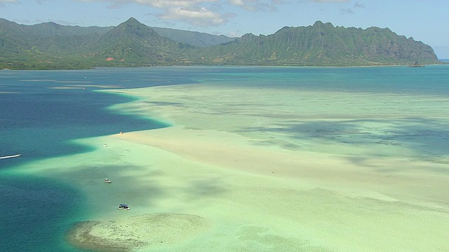 从空中俯瞰美国瓦胡岛/夏威夷的沙洲视频素材