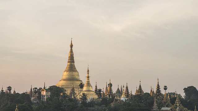 亚洲，缅甸，仰光，日落时分的大金塔视频素材