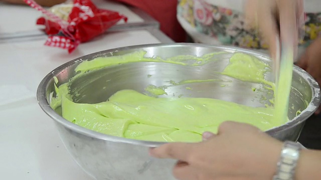 绿色搅拌奶油视频素材