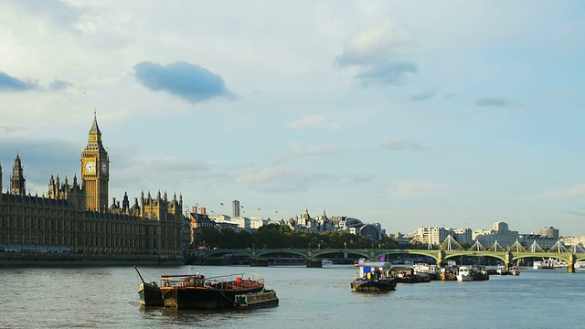 伦敦河、泰晤士河和国会大厦视频素材