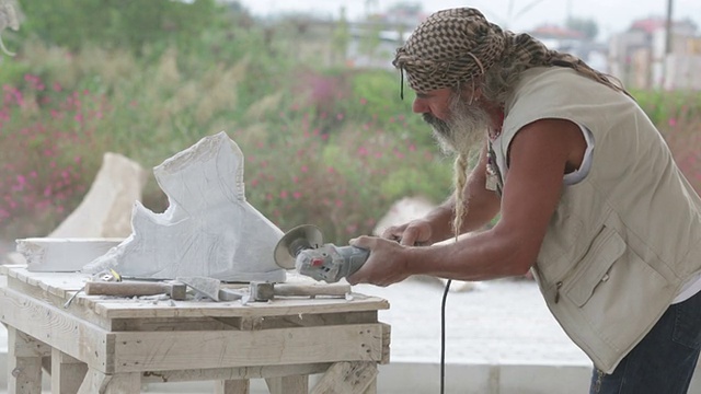 雕塑家正在创作雕塑视频素材