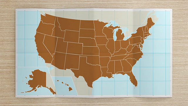 美国地图折叠在桌子上。一分之三。视频素材