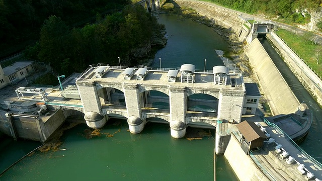 索卡河上的空中水力发电站视频素材