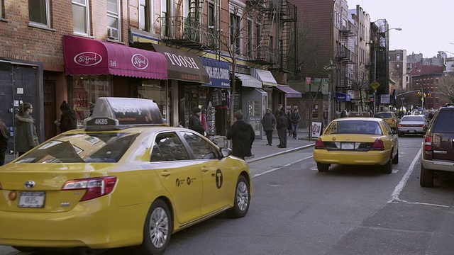 西村黄色出租车及其他交通视频素材