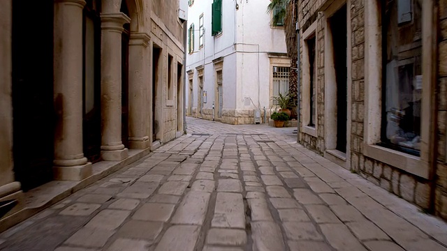 带有鹅卵石街道的地中海小巷视频下载