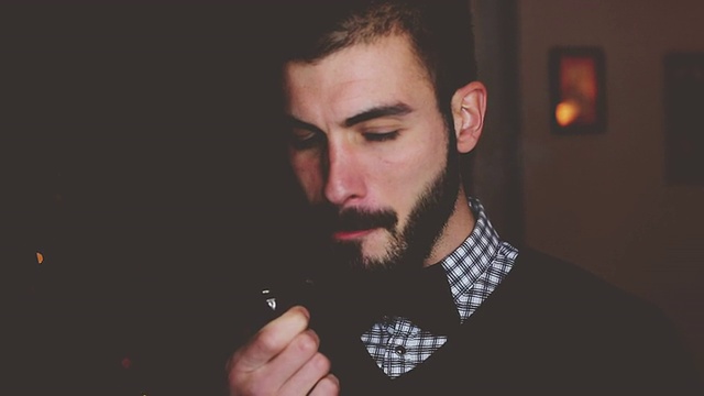 绅士抽烟斗的复古视频视频素材