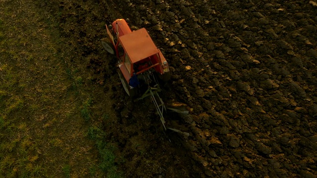 空中农夫在犁地视频下载