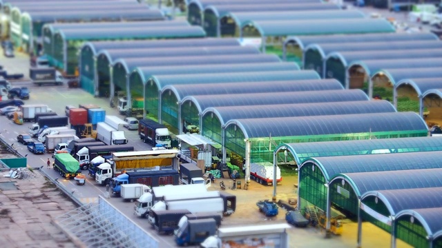 韩国首尔garpark -dong农水产品市场的WS T/L卡车集团视频素材