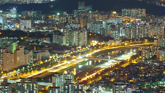 WS T/L首尔市景，东埠高速公路夜间交通/韩国首尔视频素材