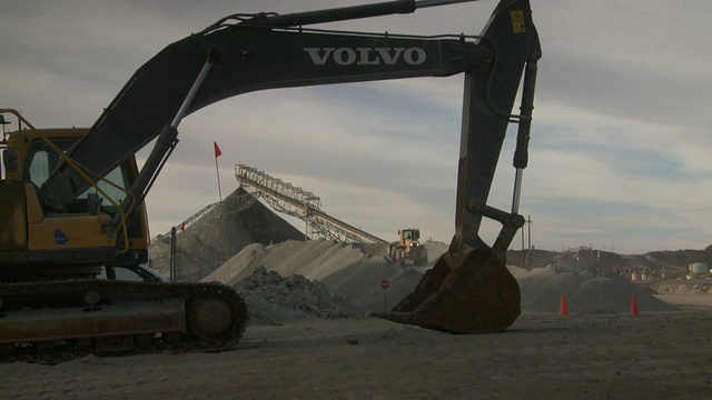 纳米比亚露天矿挖掘机的照片视频素材