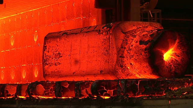 MS Shot of steel girders at forge, steel mill / Volklingen, Saarland, Germany视频素材