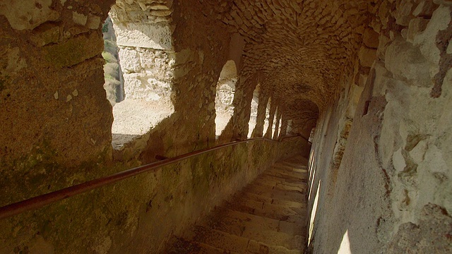 卡尔维·科西嘉，博尼法西奥城堡的楼梯，多莉被击中视频下载