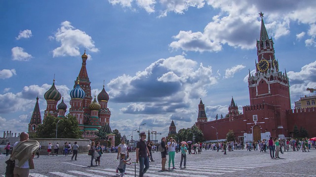 红场，Spasskaya塔和圣巴西尔大教堂/俄罗斯，莫斯科视频下载