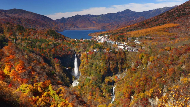 Kegon瀑布在日本日光附近的秋天视频素材