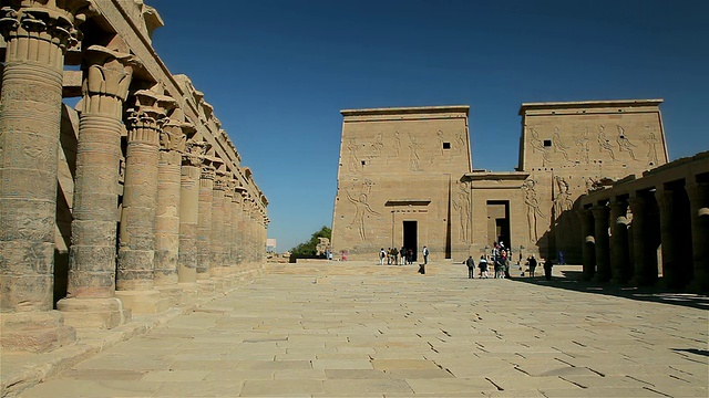 菲莱神庙建筑群，伊希斯神庙的柱廊视频素材