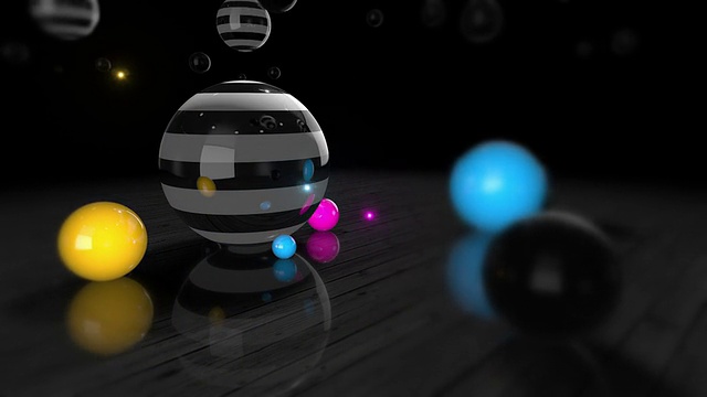 彩色反光球在木地板上缓慢旋转视频下载