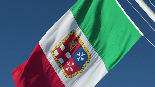 真正的意大利国旗和天空无人视频下载