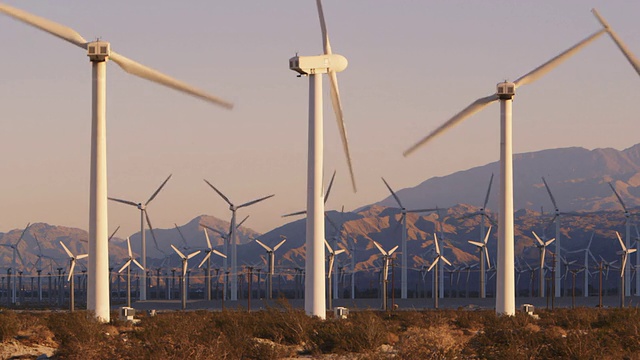 LS风力涡轮机的背景山/棕榈泉，加州视频下载