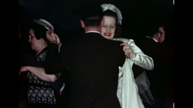 1940年的婚礼——第一支舞视频素材