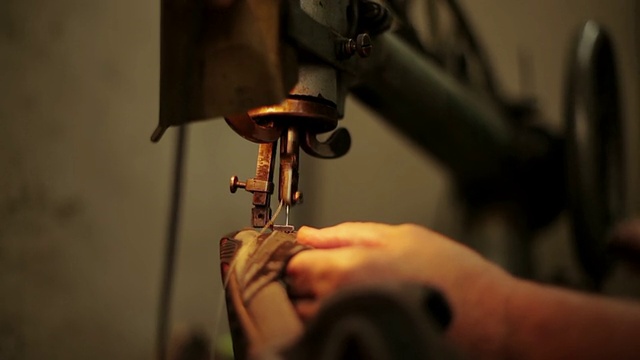 传统鞋匠缝制缝纫机视频下载