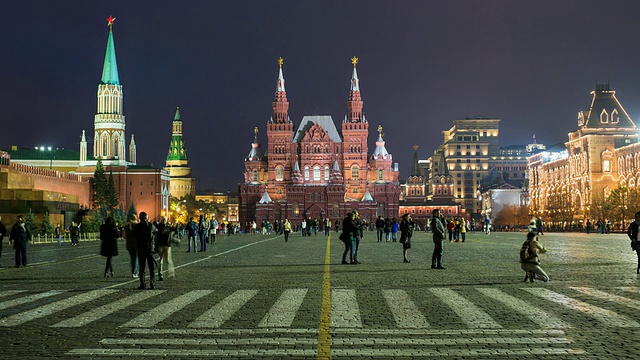 国家历史博物馆和红场克里姆林宫，夜间灯火通明，莫斯科，俄罗斯视频素材