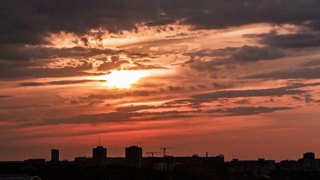 俄罗斯，莫斯科，城市上空缤纷的日落视频素材
