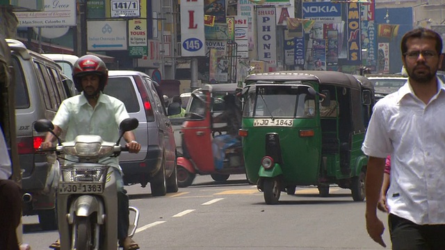 拍摄于斯里兰卡城市/科伦坡的拥挤地区视频素材