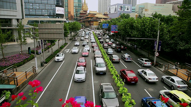 中国上海静安区高峰时段交通状况视频下载