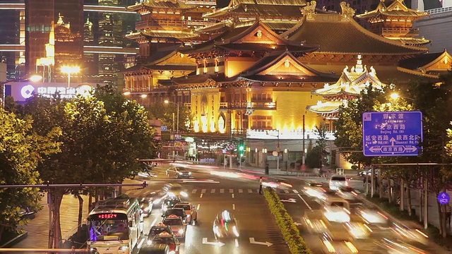 MS T/L静安区夜间高峰时段交通视图/上海，中国视频下载