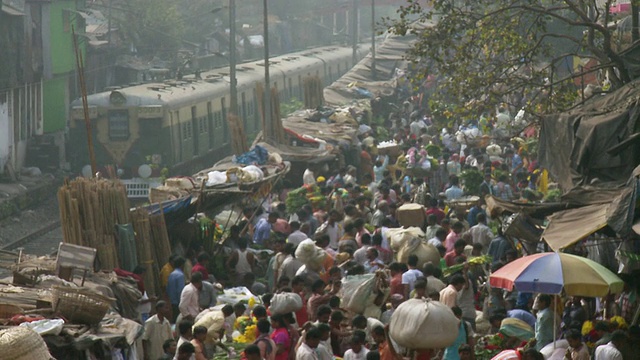 MS ZO花卉市场以及印度孟加拉邦加尔各答的火车轨道视频下载