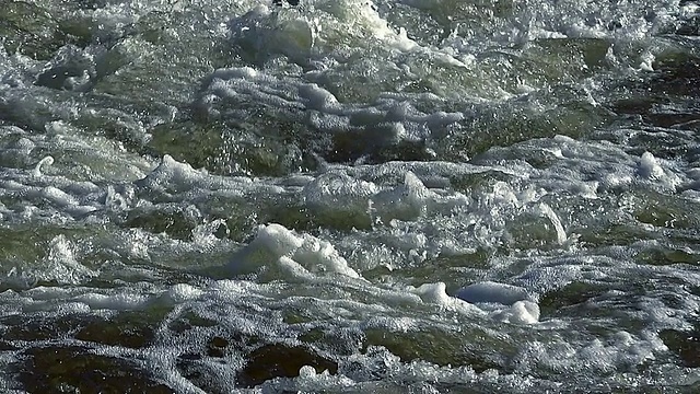 萨雷河上的拦河坝/萨雷堡，洛林，法国视频下载