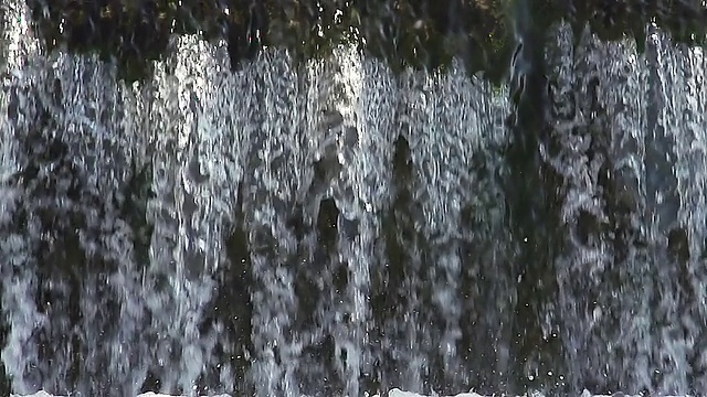 萨雷河上的拦河坝/萨雷堡，洛林，法国视频下载