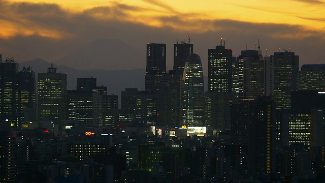富士山和新宿的大楼不会亮吗视频素材