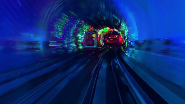 未来的地铁交通，五颜六色的灯光，时光流逝。视频素材