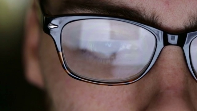 平板反光眼镜TH视频素材