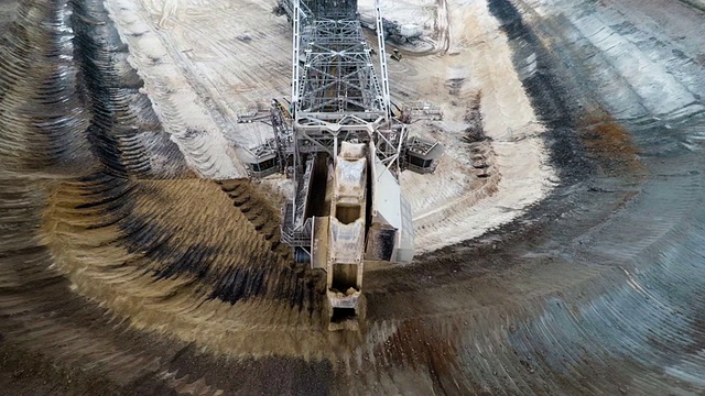 天线:棕色煤矿露天挖掘机视频下载