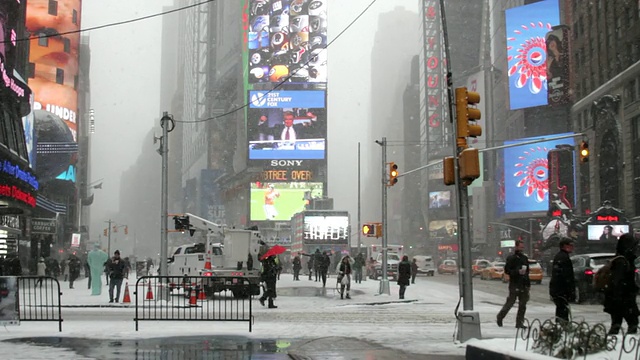 纽约时代广场上的交通奇观。视频素材
