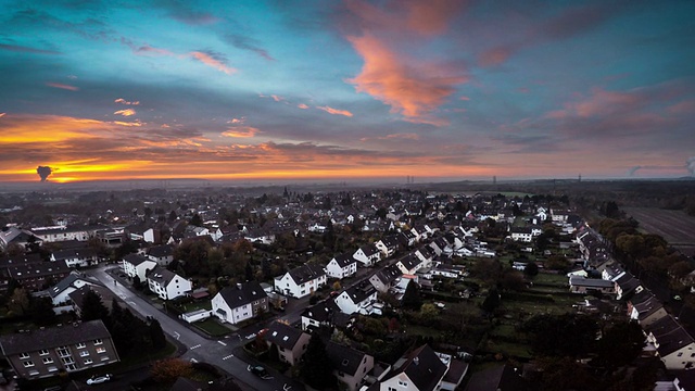 天线:日落时分的德国郊区视频素材