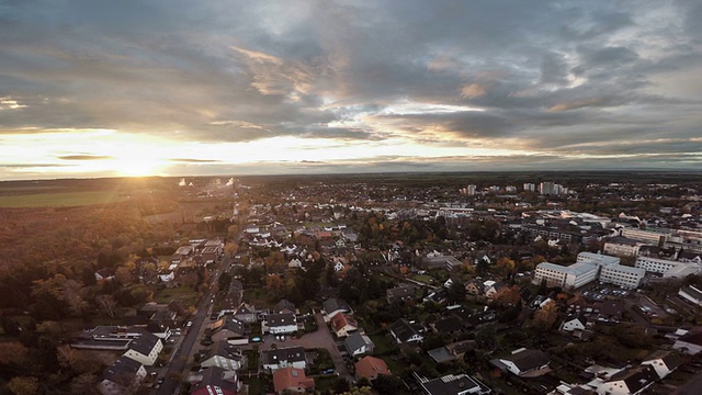 天线:日落处的德国小镇视频素材
