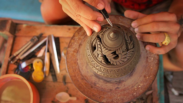 头顶上的雕刻陶器，Dollyshot视频下载