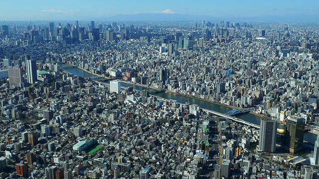 富士山和东京城市景观从东京天空树天博甲板视频素材