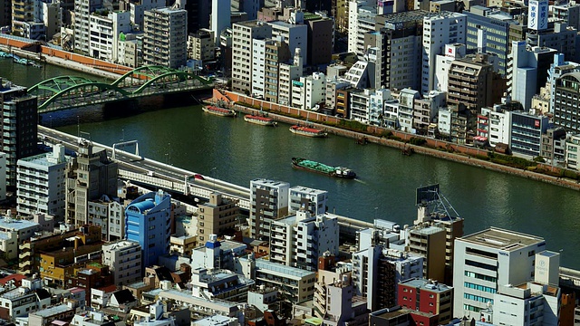 从东京天空树天博甲板靠近sumida河视频素材