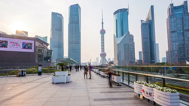 上海的天际线、步行街和建筑外观，坍塌。视频素材