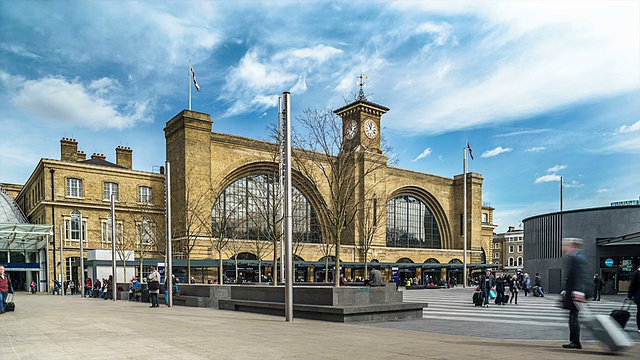 伦敦国王十字火车站外部的延时摄影视频下载