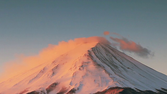 日出时分的富士山视频素材
